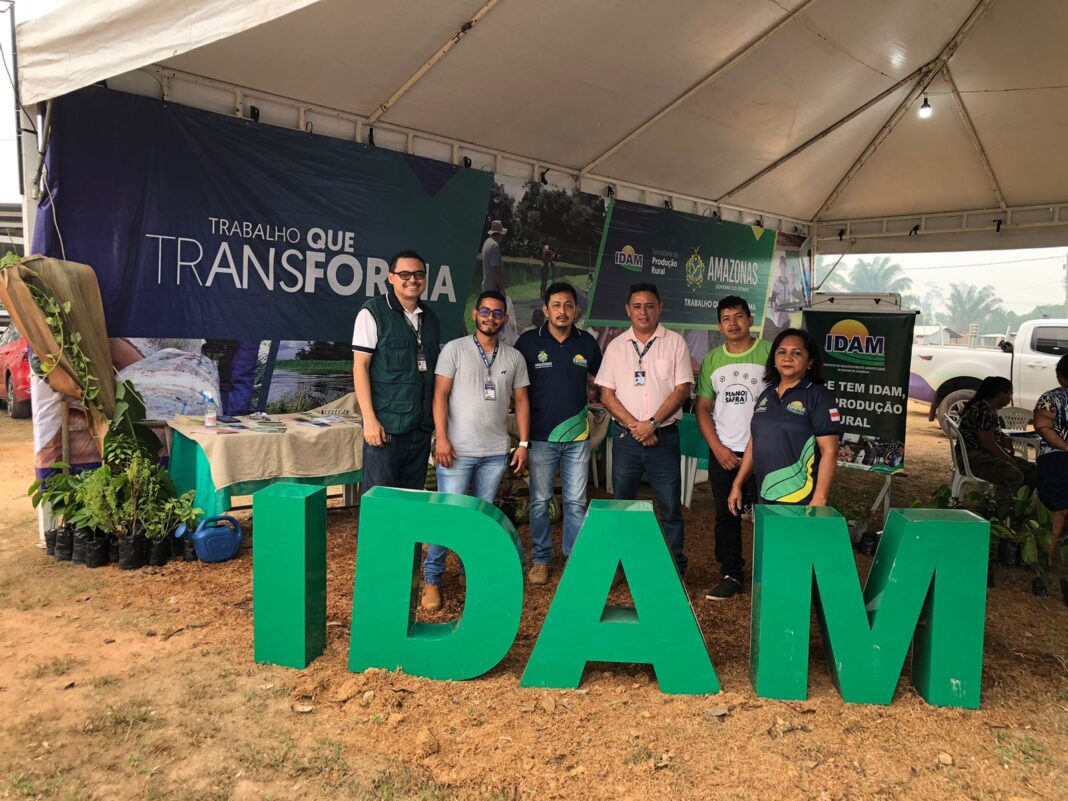 Técnicos do IDAM na feira_ DIVULGAÇÂO (2)