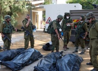 Terroristas do Hamas mataram 40 bebês em kibutz de Kfar Aza, diz Exército de Israel