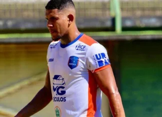 Jogador que agrediu a namorada e PMs é autuado por vias de fato, lesão corporal e resistência