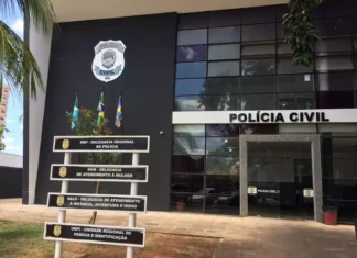 Mãe é suspeita de bater cabeça de bebê em mesa quando estava embriagada