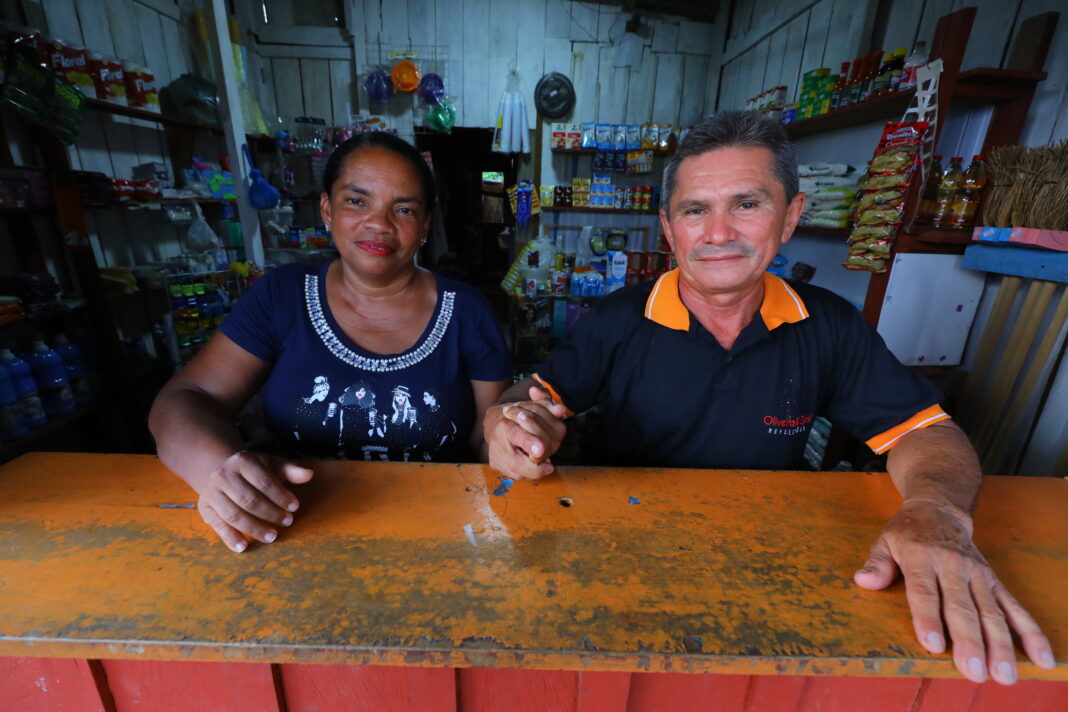 Em Parintins, moradores da comunidade Pascoal Alaggio afirmam ter uma nova vida com a conquista do título definitivo_Comerciante Silvana