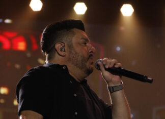 Bruno e Marrone recebem Enzo Rabelo, filho de Bruno, no palco do Caldas Country Festival