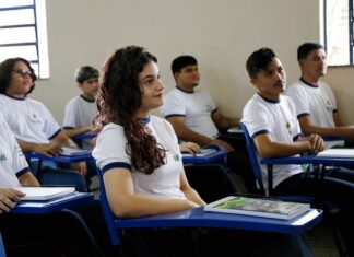 Mais de 1,3 mil alunos da rede estadual de ensino foram aprovados no vestibular da UEA