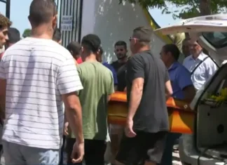 Jovem estupra, mata colega de escola e esfaqueia o namorado dela após atrair um por um com mensagens, diz polícia