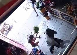 Homem é perseguido e morto dentro de mercearia, veja o vídeo