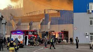 Guerra: Um dos vários bairros residenciais na Ucrânia que foram atingidos por mísseis e drones lançados pela Rússia, veja o vídeo