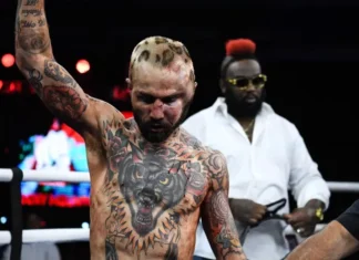 Imagem forte! Lutador fica com inchaço na cabeça em luta de boxe sem luvas