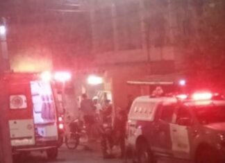 População faz massagem relaxante de porrada em homem que agrediu esposa com uma faca em Manaus