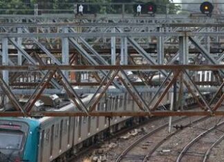 PM de SP reage a assalto e atinge suspeito em estação de trem no RJ; corpo foi achado no local