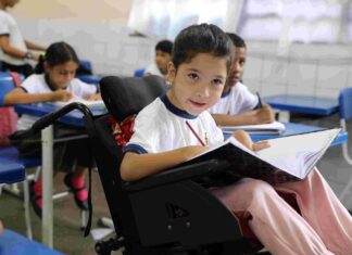 Transferência e matrícula de novos alunos com deficiência da rede pública de ensino começam nesta quarta-feira