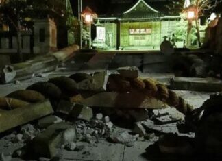 Japão suspende alerta de tsunami e corre para resgatar sobreviventes de terremoto