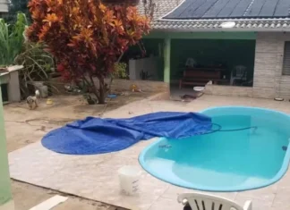 Bebê de 1 ano morre afogada após se enrolar em lona de piscina
