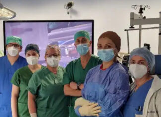 Médicos removem tumor de 50 quilos do abdômen de mulher na Itália