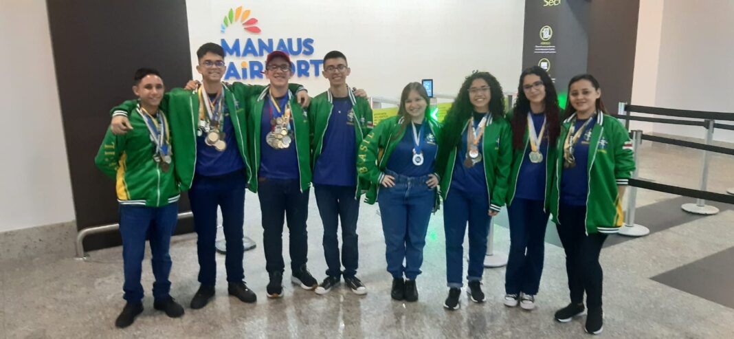 PMAM_ALUNOS DO COLÉGIO MILITAR DA PMAM EMBARCAM PARA REPRESENTAR O BRASIL NA OLIMPIADA INTERNACIONAL DE MATEMÁTICA_FOTO DIVULGAÇÃO PMAM