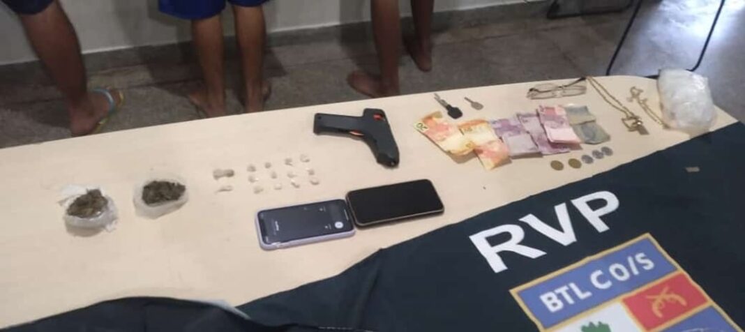 PMAM_OCORRÊNCIA PMAM PRENDE TRÊS HOMENS E APREENDE DOIS ADOLESCENTES POR ENVOLVIMENTO COM TRÁFICO DE DROGAS_10ª CICOM_ FOTO DIVULGAÇÃO PMAM.jpeg