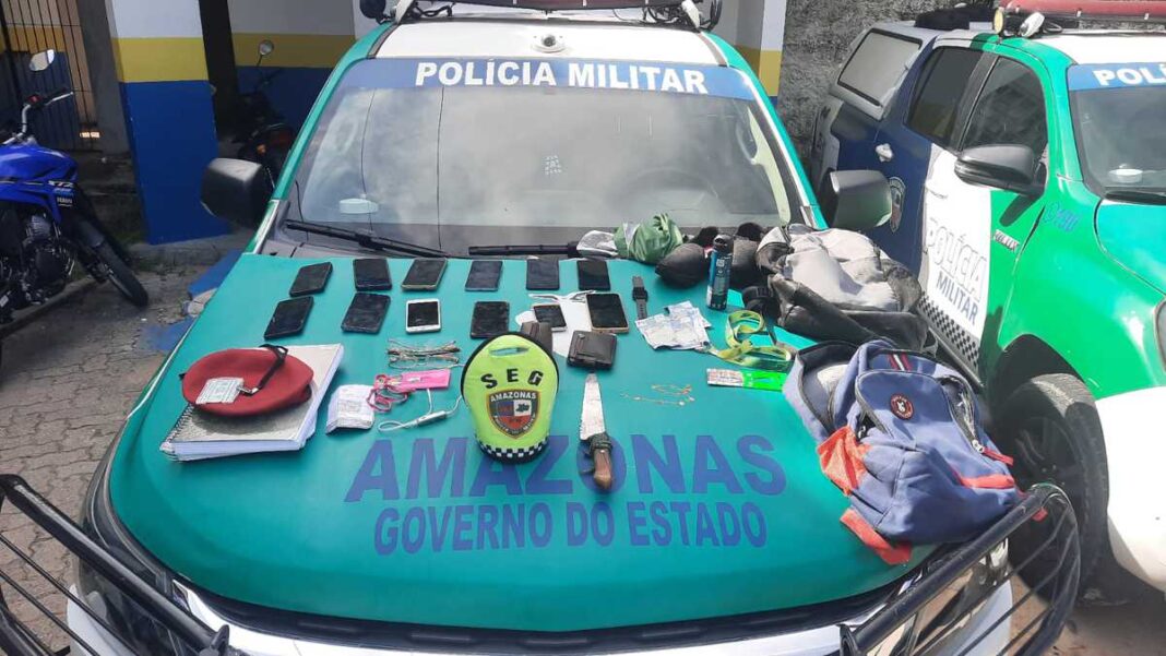 PMAM_POLICIA MILITAR RECUPERA 12 APARELHOS CELULARES EM ROUBO A ÔNIBUS_FOTO_DIVULGAÇÃO_PMAM