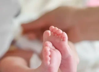 Mulher mente gravidez para o marido e sequestra bebê de mãe em situação de rua