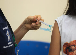 Prefeitura encerra vacinação contra dengue para público de 4 a 59 anos após fim do estoque de doses