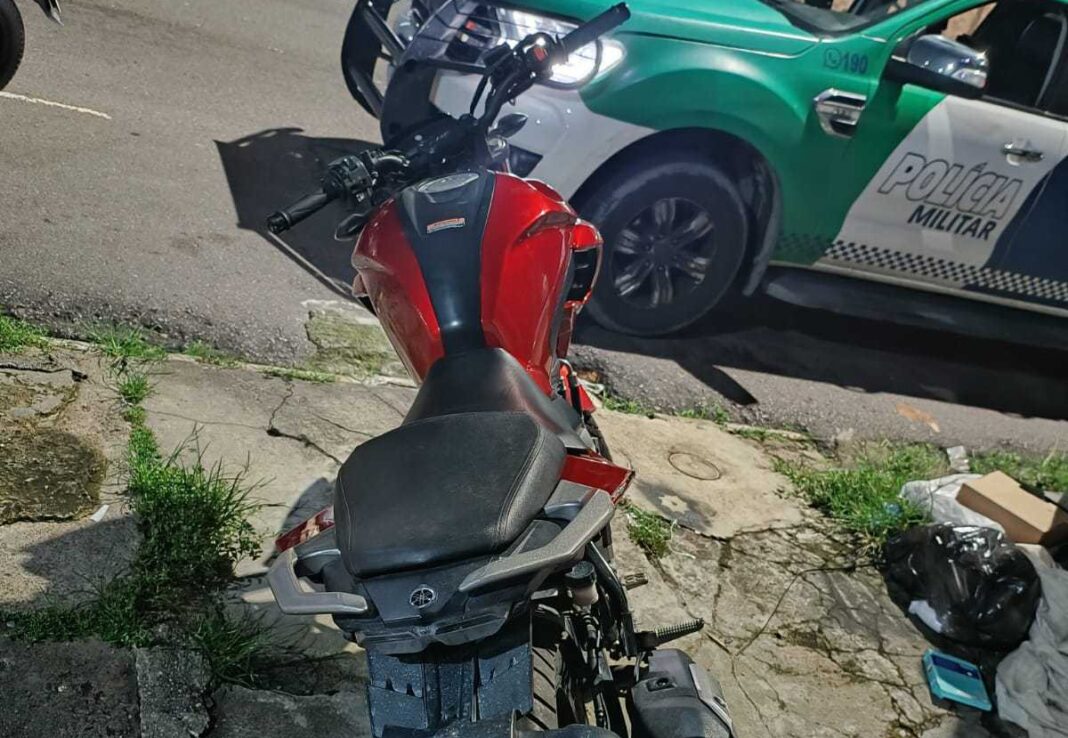 PMAM_1ª CICOM LOCALIZA MOTOCICLETA COM RESTRIÇÃO_FOTO_DIVULGAÇÃO_PMAM