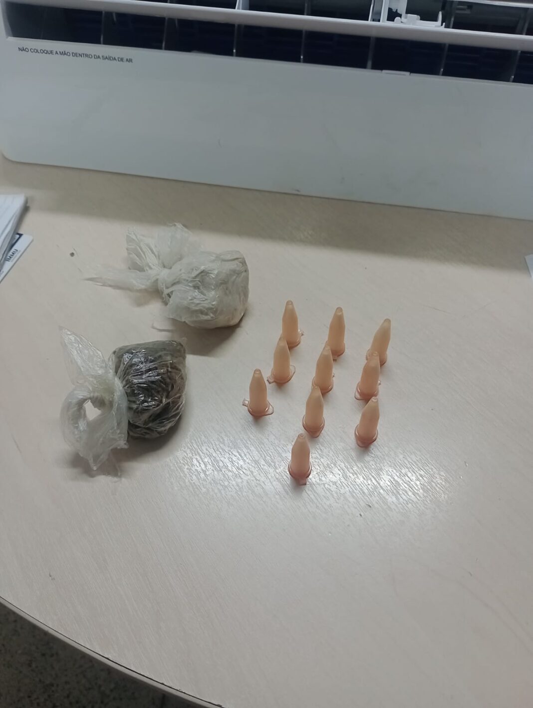 PMAM_24ª CICOM PRENDE HOMEM COM ENTORPECENTES NA ZONA SUL_FOTO_DIVULGAÇÃO_PMAM