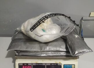 PF apreende cocaína em fundo falso de mala e frascos de shampoo no Amazonas