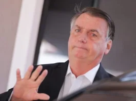 Bolsonaro está estável e consciente, diz médico