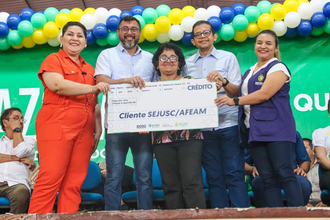 FOTO YGSSON FRANÇA - Governador Wilson Lima entregou cheque para comerciante