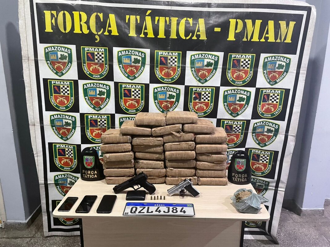 PMAM_FORÇA TATICA DETÉM TRIO COM CERCA DE 40 QUILOS DE DROGAS EM MANAUS_FOTO_DIVULGAÇÃO_PMAM