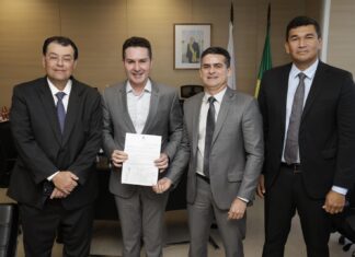 Prefeito de Manaus assina convênio que garantirá 1.056 moradias na comunidade Pingo D’Água