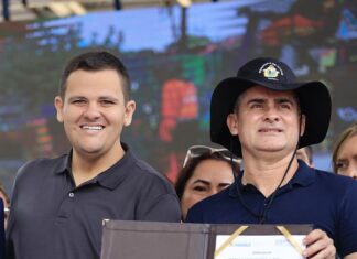 Prefeito assina ordem de serviço para reforma do campo de areia e quadra do Núcleo 16 no bairro Cidade Nova
