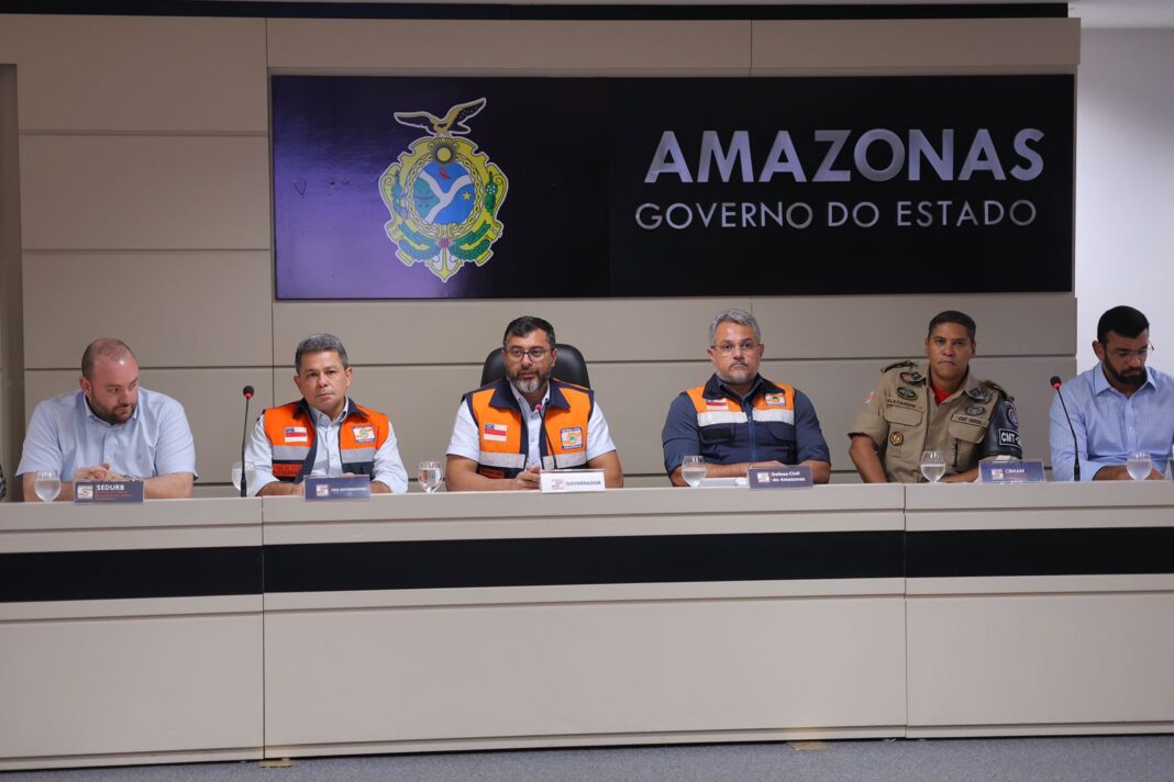 Governador-Wilson-Lima-reune-secretarios-para-alinhamento-e-antecipacao-de-acoes-de-enfrentamento-do-periodo-de-estiagem-em-2024_FOTO_Diego-Peres_-Secom.jpeg