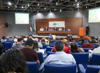 Empresários e seringueiros recebem instruções e informações para fortalecer a cadeia produtiva da borracha e atender à demanda do PIM