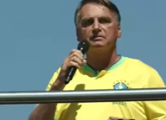 Bolsonaro volta a ser hospitalizado após infecção na perna e no braço