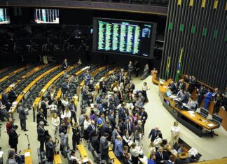 Congresso confirma veto de Lula sobre multar quem não pagar o novo Dpvat