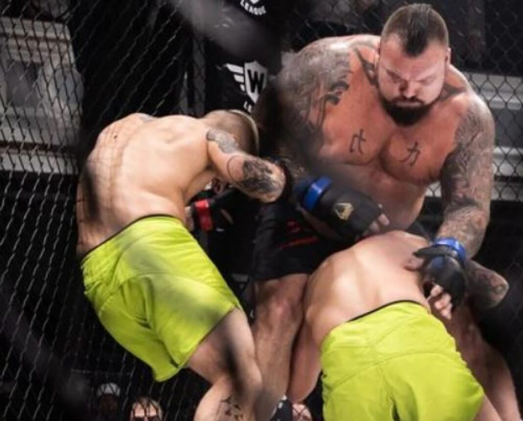 As contas oficiais da World Freak Fight Show publicaram registros do combate - Imagem: Reprodução / Instagram