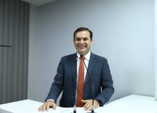 Mateus Assayag solicita reforma das escolas do Varre Vento, Terra Preta e Ponta Alta
