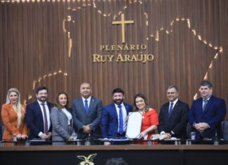 Promotora de Justiça do MPAM Renilce Helen é condecorada com a medalha Ruy Araújo