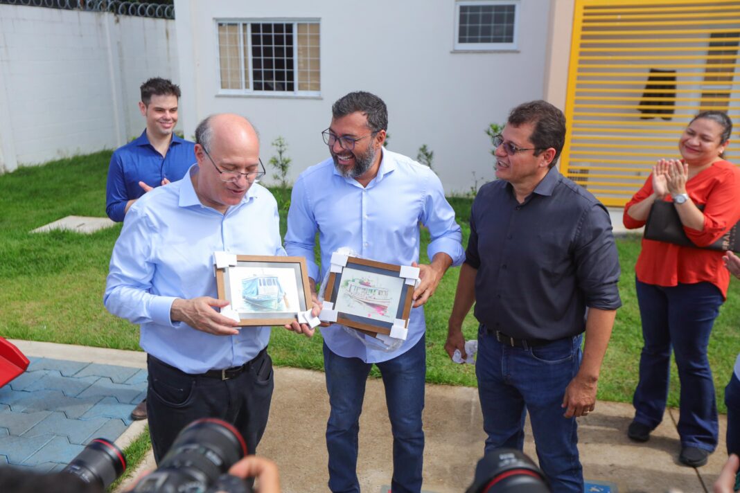 Presidente do Bid, Ilan recebe quadros - Foto Tiago Correa - UGPE