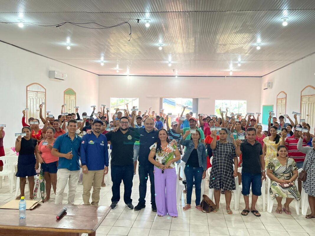 Superintendência de Pesca e Sebrae-AM atendem pescadores no município de Guajará (1)