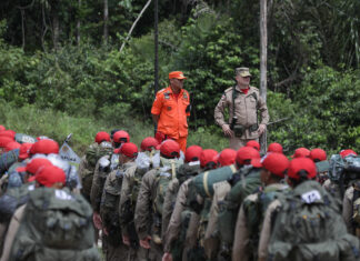 Corpo de Bombeiros realiza instrução prática de resgate em área de selva para 200 alunos soldados