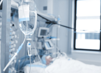 Mulher acorda de coma horas antes de suporte de vida ser desligado