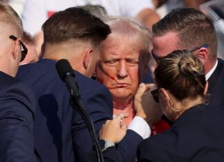 Trump agradece ao serviço secreto e diz que foi perfurado na parte superior da orelha direita por uma bala
