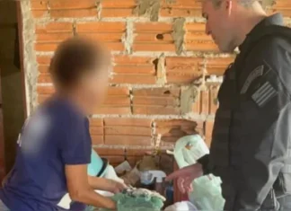 Com ciúmes, mulher joga soda cáustica no pênis do namorado