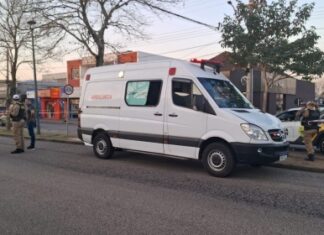 Idoso morre após ser atropelado por ambulância em via exclusiva para ônibus em Curitiba