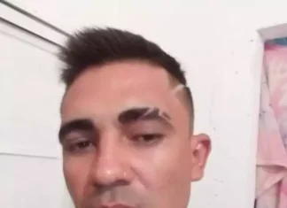 Sentado no quintal de casa, homem é executado com sete tiros