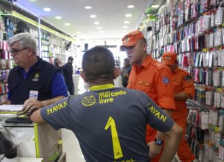 Em nova fiscalização, SSP-AM vistoria lojas de aparelhos celulares no bairro Novo Aleixo