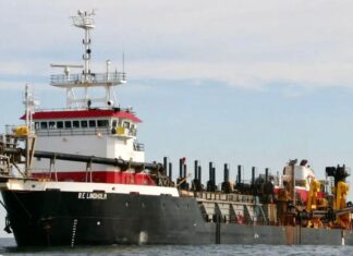 Draga que realizará a dragagem do Rio Madeira e Costa do Tabocal está a caminho de Manaus