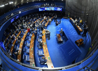 Oposição consegue 41 assinaturas e vai pedir impeachment de Moraes