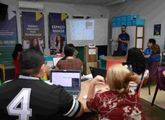 Professores da rede estadual de ensino participam de oficinas sobre tecnologias educacionais