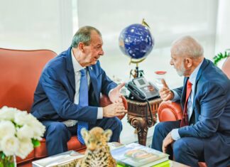 Senador Omar discute com presidente Lula sobre ações de combate à seca no Amazonas